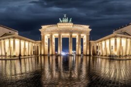 Vue nocturne de la porte de Brandebourg à Berlin