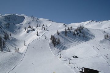 Station des ski, télésiège et pistes de ski