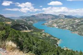 vue aérienne lac de serre-ponçon